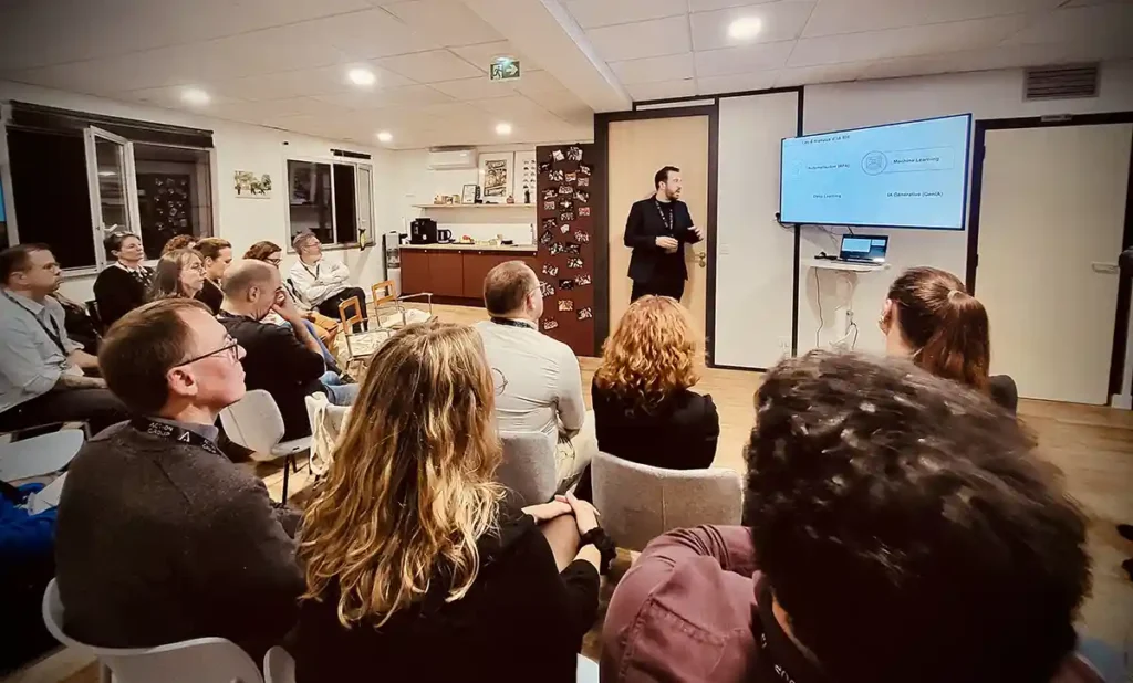 Photo pendant la présentation de Benjamin Butez à l'afterwork business IA & RH à Lille