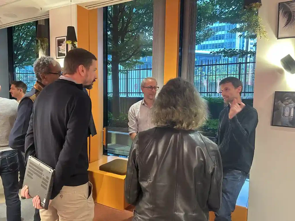 Photo des échanges lors des Matinales d'ACT-ON TECHNOLOGY