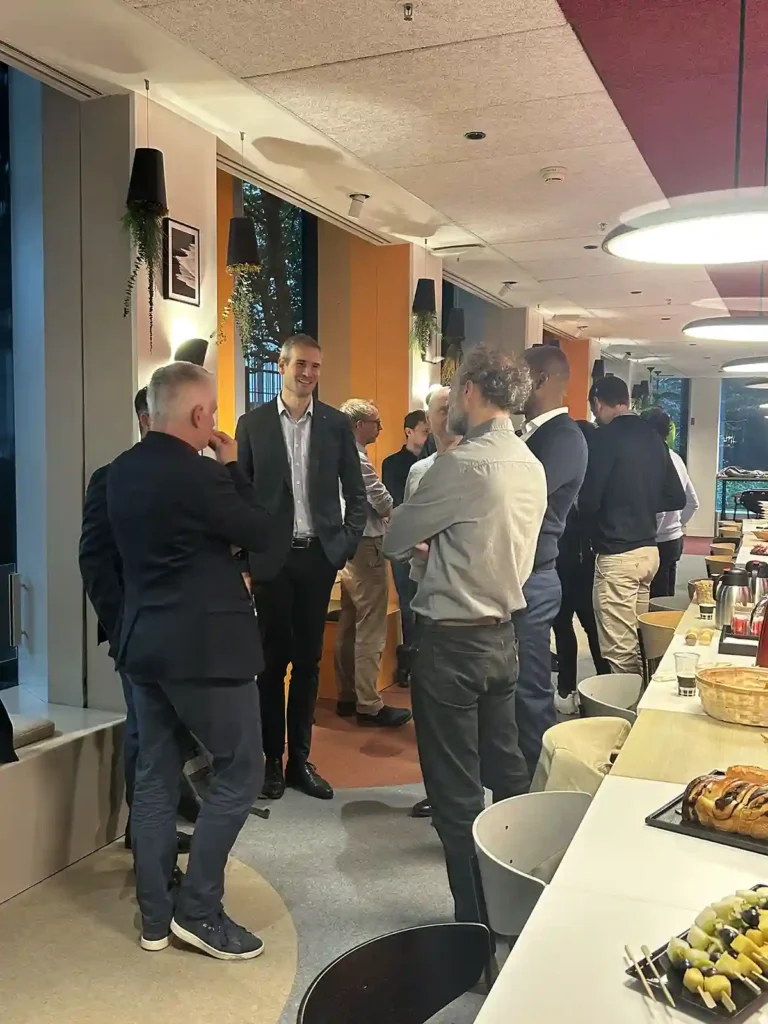 Photo des échanges lors du petit-déjeuner lors des Matinales d'ACT-ON TECHNOLOGY