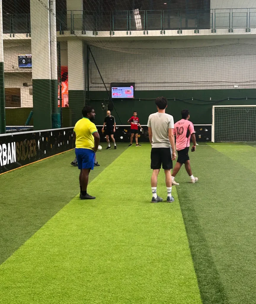 Les équipes ACT-ON TECHNOLOGY et ACT-ON HRIS en plein match de foot